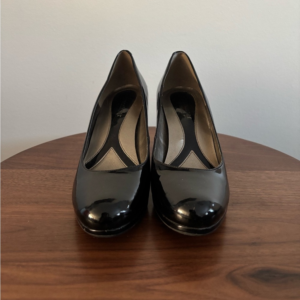 Naturalizer black patent leather 3 inch round toe pumps